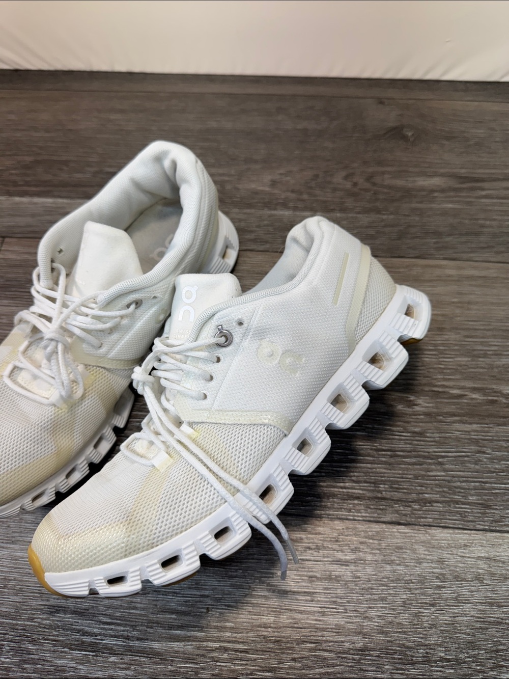 On Running Women's White Mesh Athletic Sneakers Sz 8.5 (h133) - Picture 2 of 8